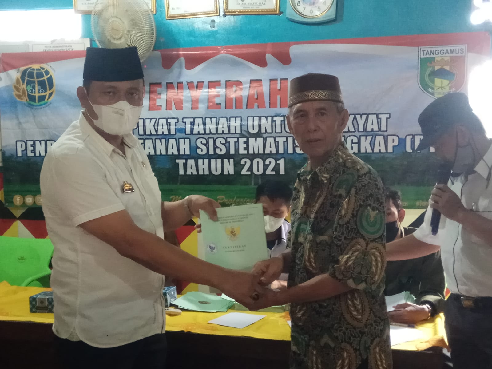 Pekon Negara Batin Bersama ATR BPN Tanggamua Bagikan 153 Sertifikat Tanah