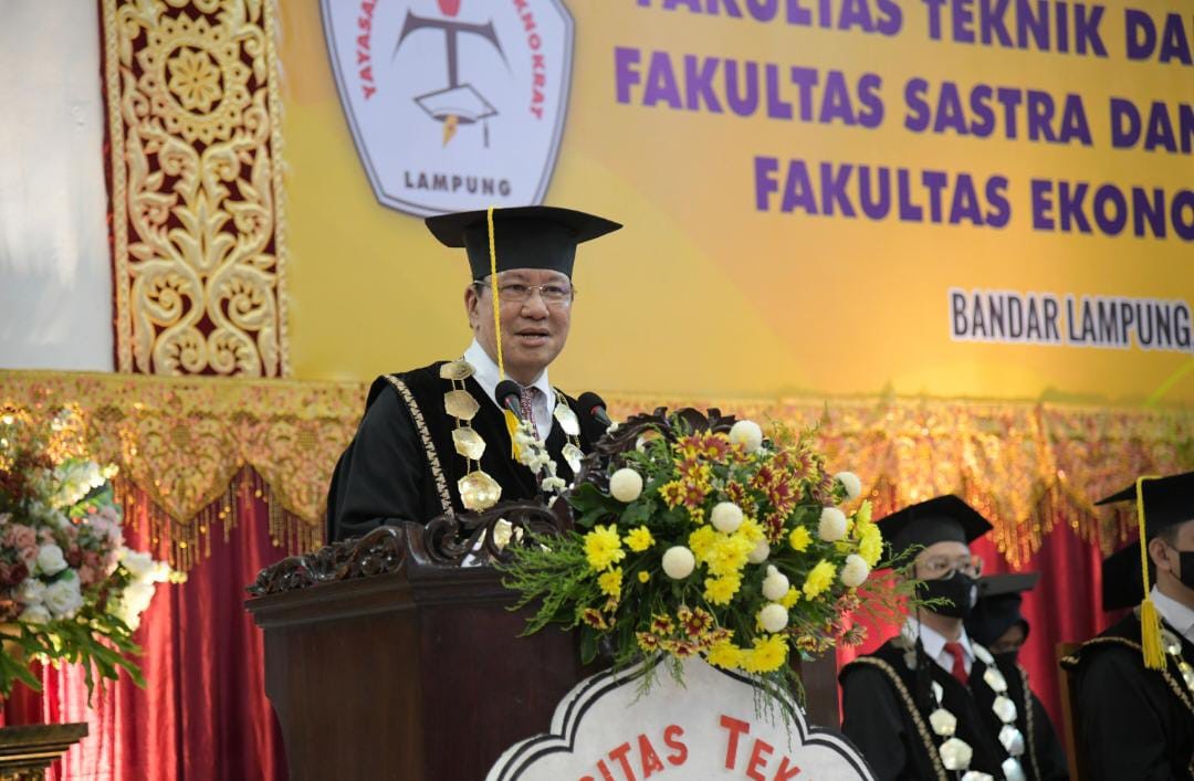 Wisuda UTI Berlangsung Di Aula