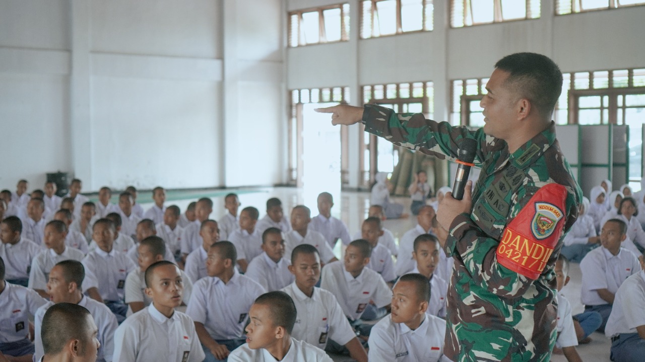 Jadilah Orang Hebat Dan Luar Biasa , Inilah Arahan Dandim 0421/LS Kepada Para Pelajar SMA Kebangsaan