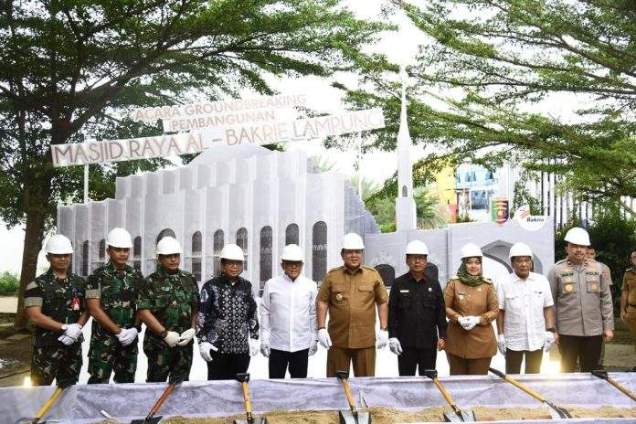 Mingrum Gumay Hadiri Pelantikan Batu Pertama Pembangunan Masjid Raya Al-Bakrie