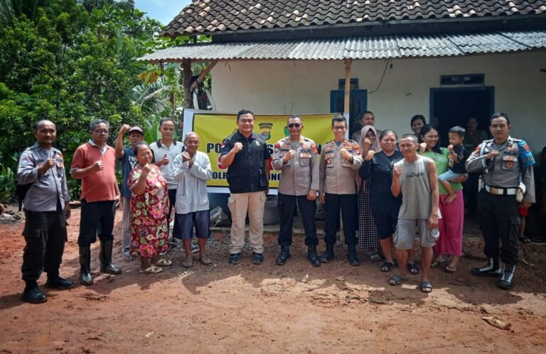 Polres Lampung Tengah Berikan Bansos dan Pengobatan Gratis kepada Warga Terdampak Banjir