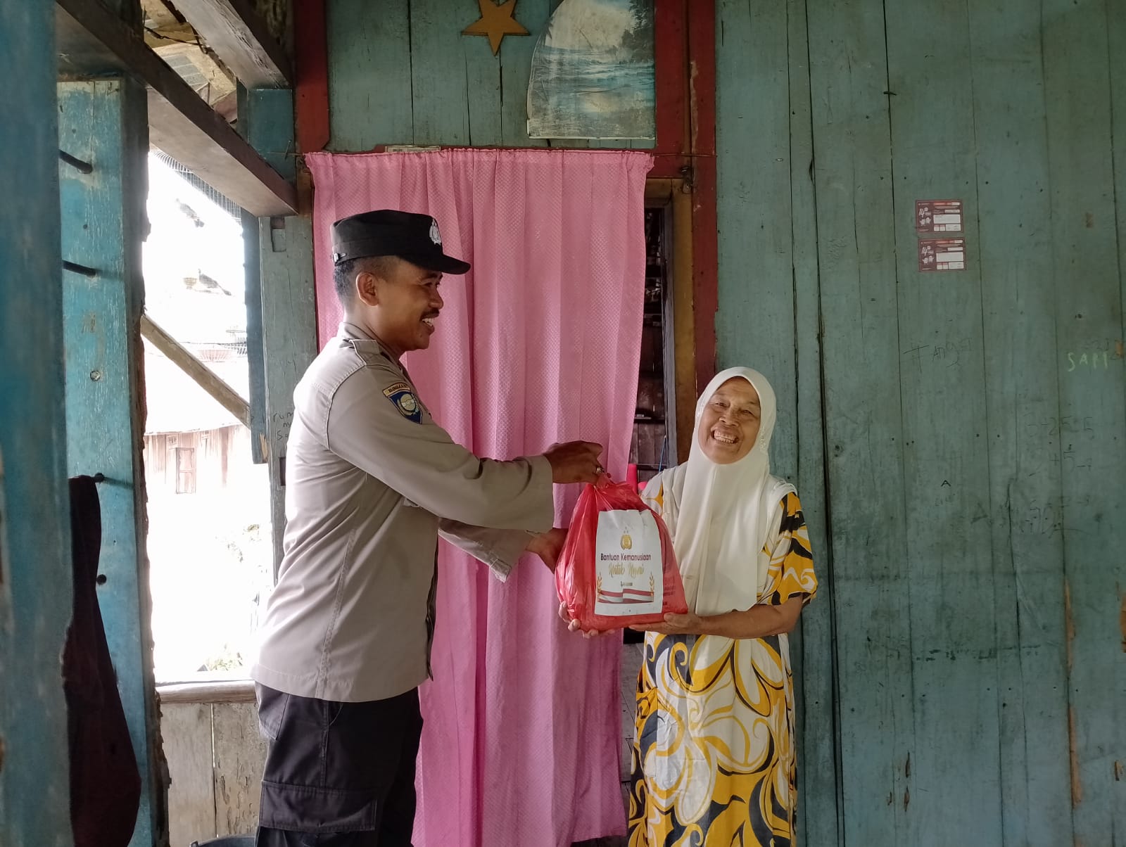 Wujud Kepedulian Kepada Masyarakat, Polisi Salurkan Bantuan Kemanusian di Baradatu