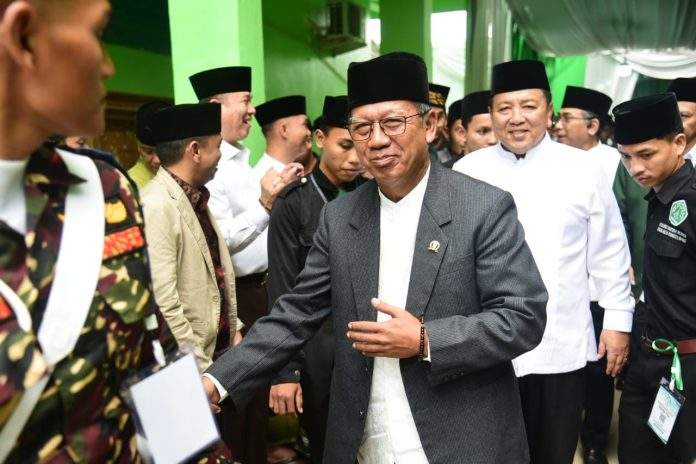 Senyum dan Tangan Menutup Ala Mingrum Gumay di Konferwil NU ke XI