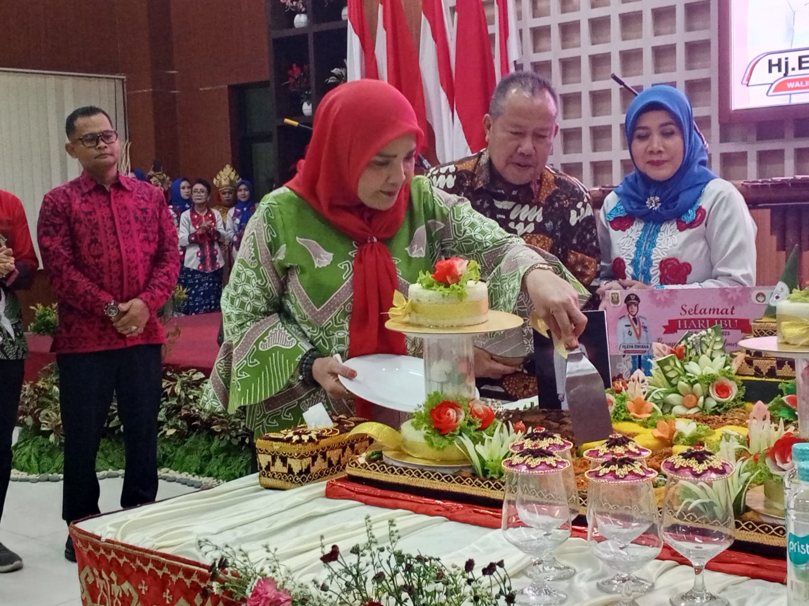 Malam Tasyakuran Peringatan Hari Ibu, Hj. Eva Dwiana : Kita Hebat Karena Imam Kita Dalam Keluarga