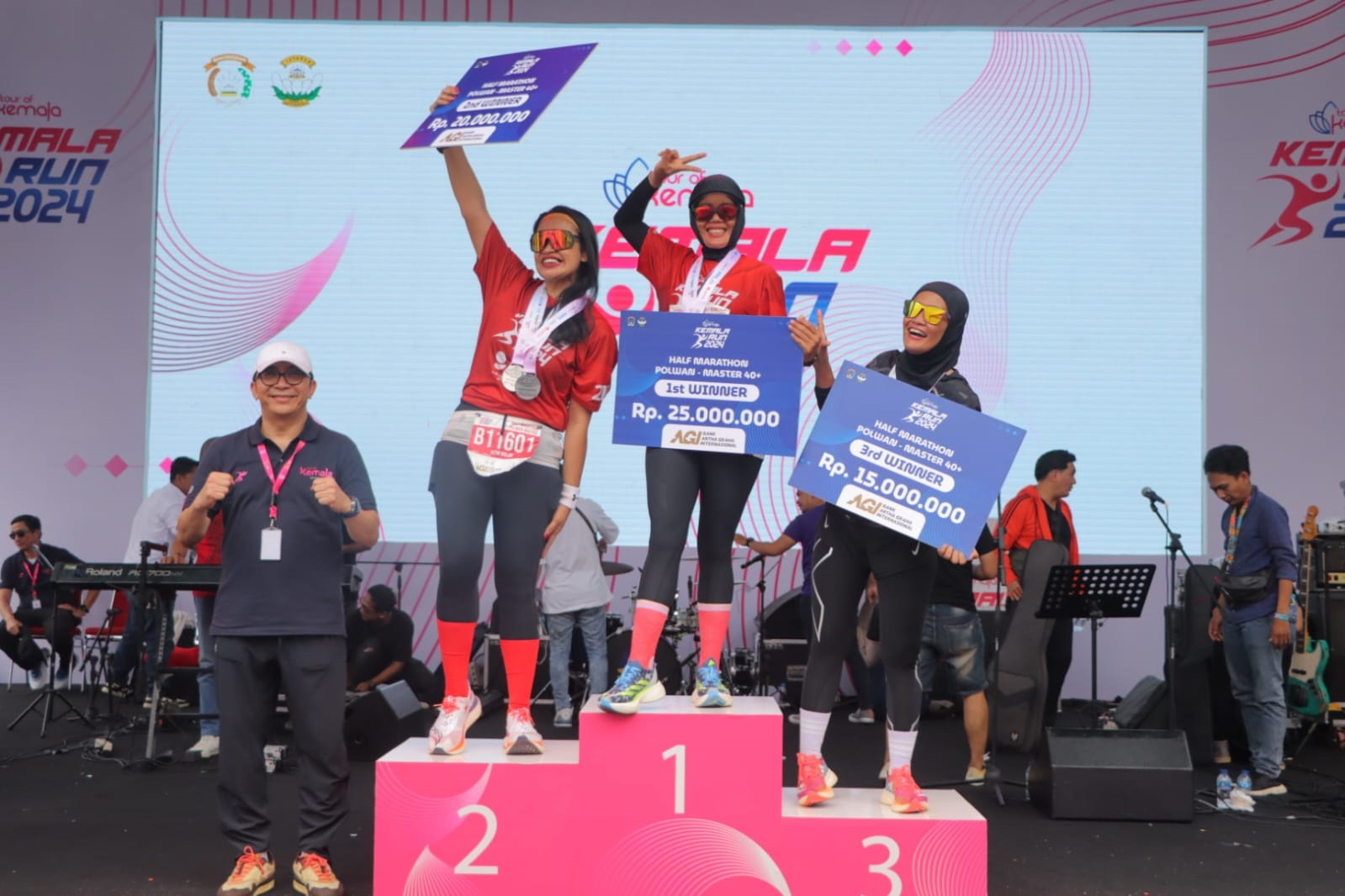 Polwan Polda Lampung Juara 1 Kategori Half Marathon 40+ Kemala Run 2024