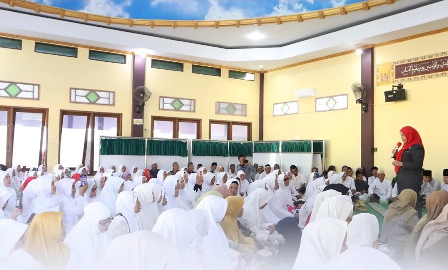 Walikota Eva Dwina Safari Ramadhan di Masjid Al Amin Kedaton