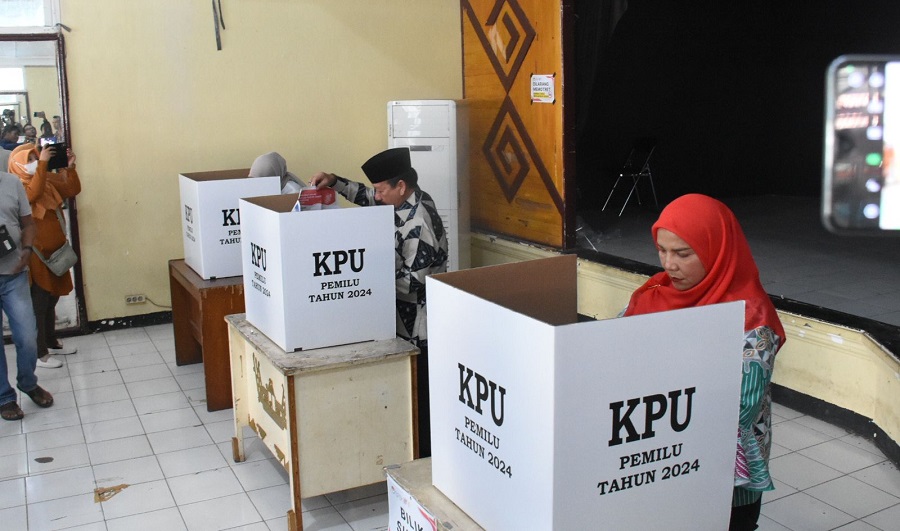 Nyoblos di TPS Taman Budaya, Walikota Eva Dwiana Ajak Masyarakat Jangan Golput