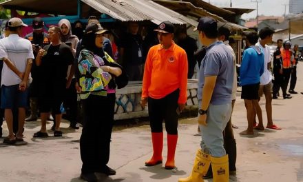 Walikota Eva Dwiana Tinjau Langsung Banjir di Citra Garden