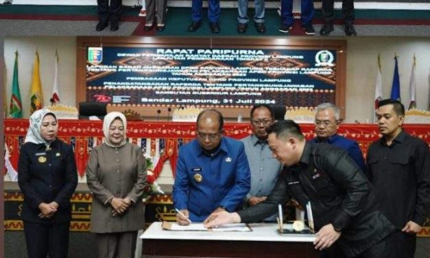 Rapat Paripurna DPRD Provinsi Lampung Lanjutan Pembicaraan Tingkat II