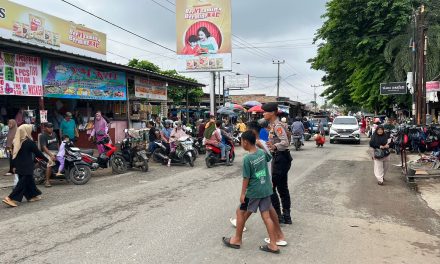 Polisi Hadir di Pasar Baru Way Kandis, Pastikan Keamanan Natal dan Tahun Baru