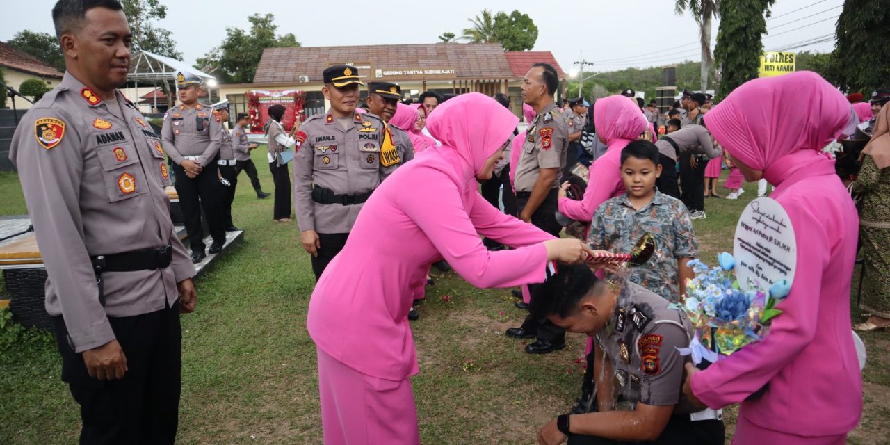 Kapolres Pimpin Upacara Laporan Kenaikan Pangkat 44 Personel Polres Way Kanan