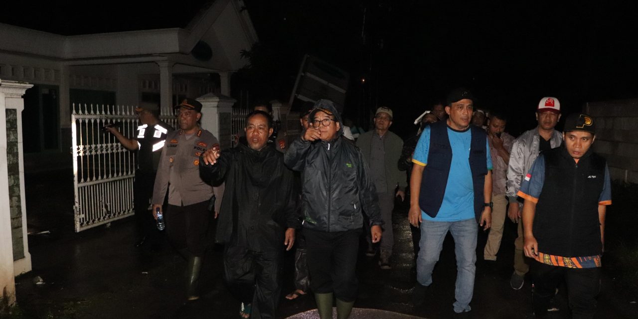Respon Cepat, Pj. Gubernur Samsudin Tinjau Sejumlah Korban di Lokasi Bencana Akibat Hujan Lebat dan Angin Kencang