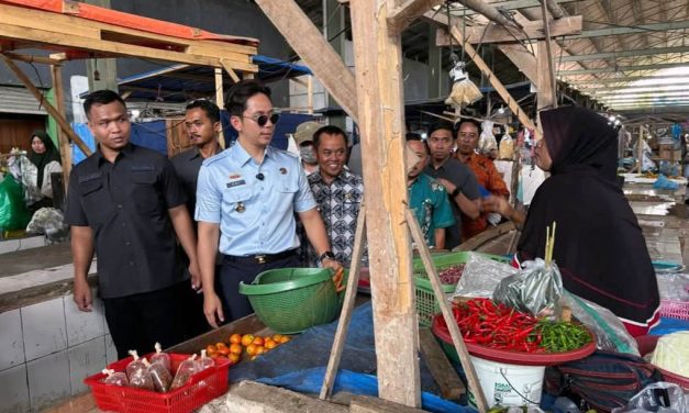 Pastikan Stabilitas Harga Pangan, Bupati Egi Sidak Pasar Sidomulyo