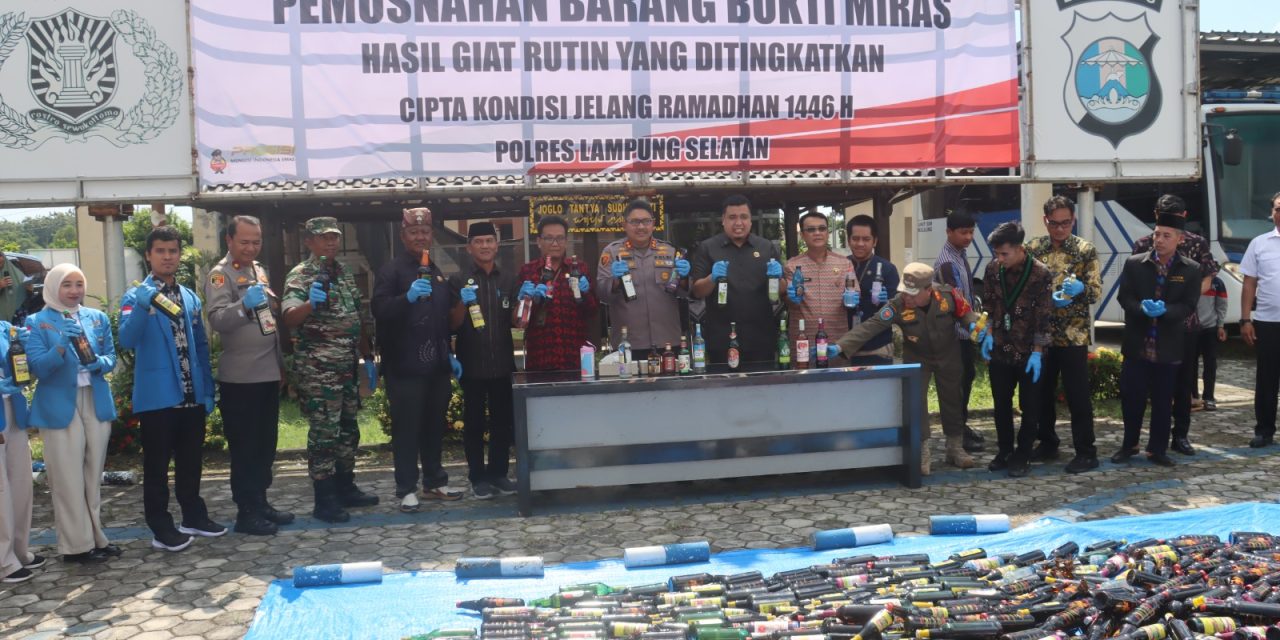 Polres Lampung Selatan Musnahkan Ratusan Botol Miras Jelang Ramadhan