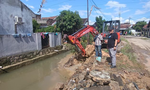 Terjunkan Alat Berat, Pemkot Bersihkan Material Yang Tertinggal dan memastikan pemulihan berjalan cepat.  Di Lokasi Bencana