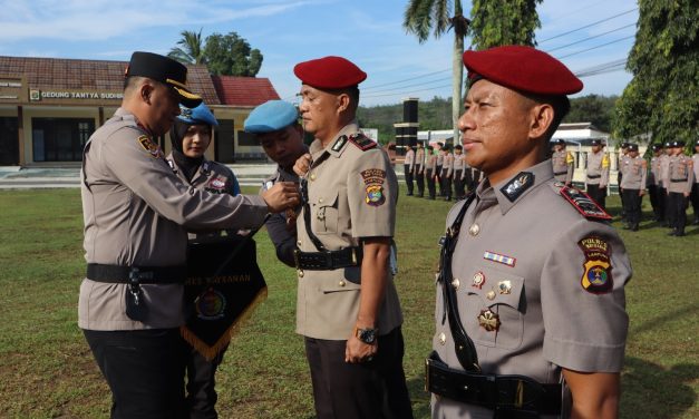 Polres Way Kanan Gelar Upacara Sertijab Kasatresnarkoba, Kasipropam dan Kapolsek