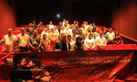 Kapolda Lampung Ajak Masyarakat Waspada Terorisme Lewat Nonton Bareng Film “Sayap-Sayap Patah 2”