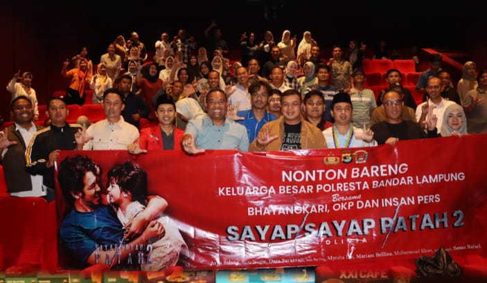 NONTON BARENG KELUARGA BESAR POLRESTA BANDAR LAMPUNG BERSAMA BHAYANGKARI, OKP DAN INSAN PERS