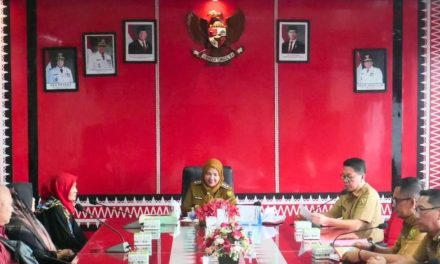 Walikota Bandar Lampung, Hj. Eva Dwiana Memberikan Bantuan Bencana Alam, Tanah Longsor, Akomodasi, dan Transportasi Kepada 26 Korban Bencana