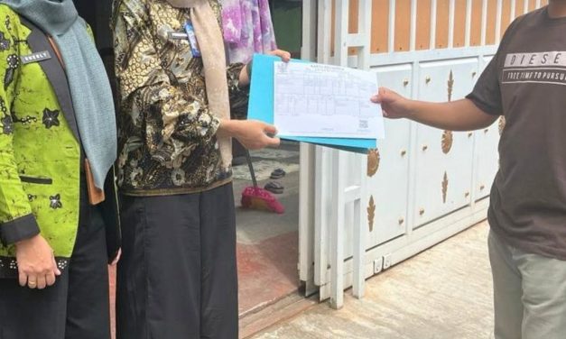 Pemerintah Kota Bandar Lampung Melalui Dinas Kependudukan dan Catatan Sipil (DisdukCapil) Melakukan Pelayanan Door to Door Untuk Memperbaiki Dokumen Kependudukan