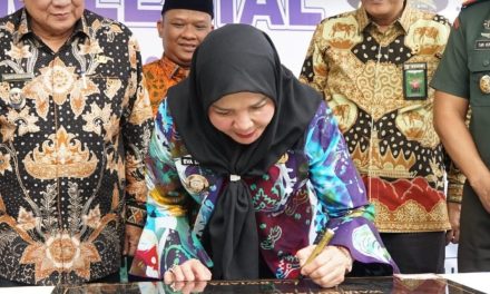 Peresmian Jembatan Penyeberangan Orang (JPO) Siger Milenial di Halaman Masjid Agung Al-Furqon