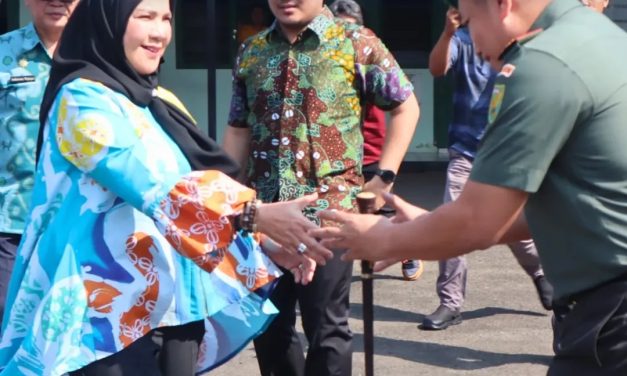 Walikota Bandar Lampung Hj. Eva Dwiana Melakukan Peletakan Batu Pertama dalam Rangka Pembangunan Aula Kodim 0410/KBL di Kecamatan Langkapura