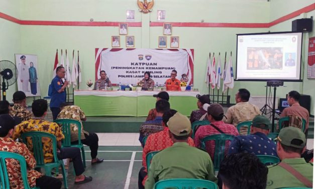 Kadis Damkarmat Lampung Selatan Jadi Narsumber Acara Peningkatan Kemampuan Anggota Kasatkamling