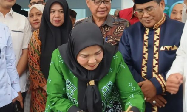 Walikota Bandar Lampung Hj.Eva Dwiana Meresmikan Masjid Ar-Raudhoh yang Terletak di Daerah Untung Suropati, Kecamatan Labuhan Ratu