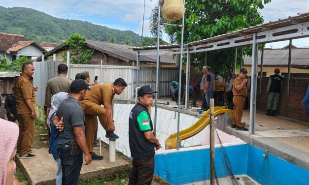 Semipermanen di Atas Sungai