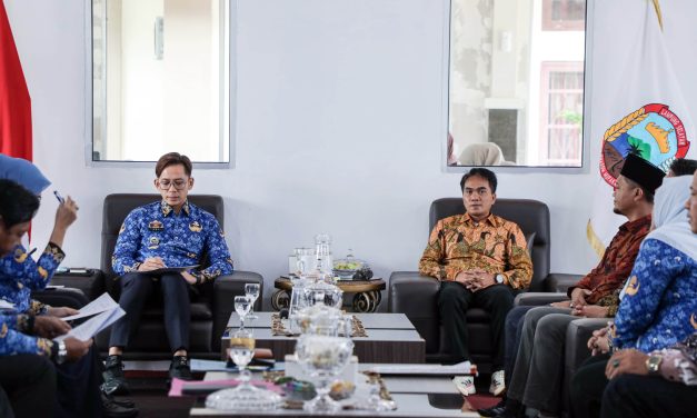 Bahas Legalisasi Jadi Satker, Bawaslu Lampung Selatan Audiensi dengan Bupati