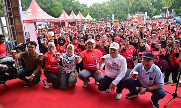 Wabup Syaiful Lepas Ribuan Peserta Jalan Sehat Kapal Api Bersama Tribun Lampung