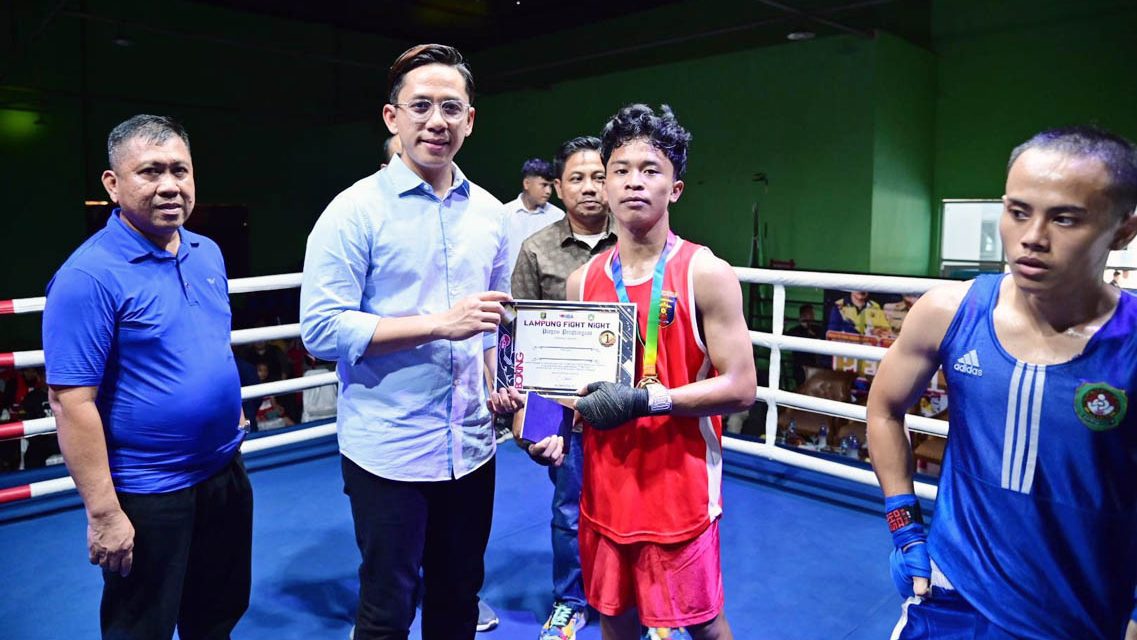 Bupati Egi Hadiri Final Kejuaraan Tinju Lampung Fight Night Vol 3 Tahun 2025
