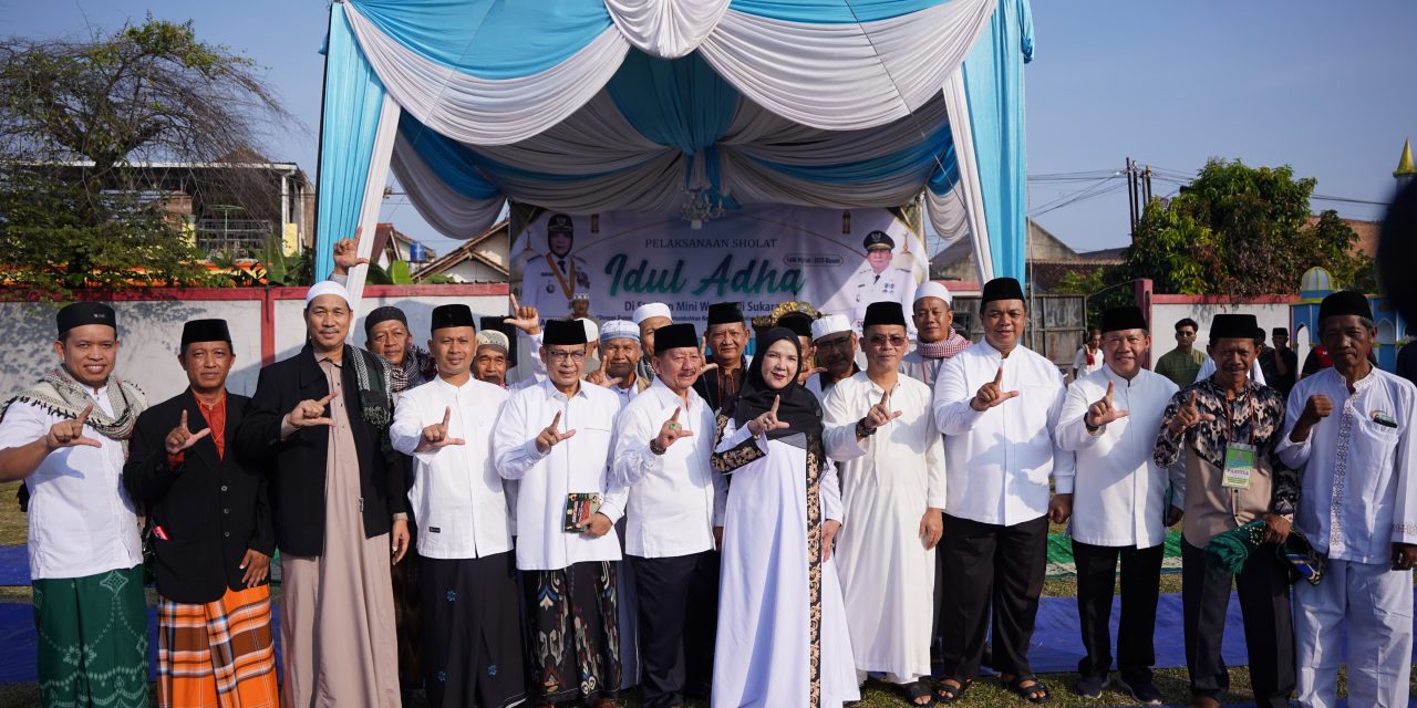 Walikota Bandar Lampung, Eva Dwiana bersama Forkopimda Kota Bandar Lampung melaksanakan sholat Idul Adha di Stadion Mini Way Dadi Kecamatan Sukarame, Jumat (06/06/2025)