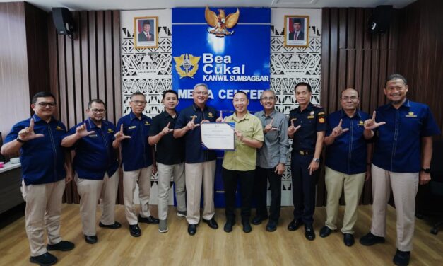 Transformasi Logistik Nasional: Kanwil Bea Cukai Sumatera Bagian Barat Berikan Izin Pusat Logistik Berikat (PLB) kepada PT Aman Jaya Perdana