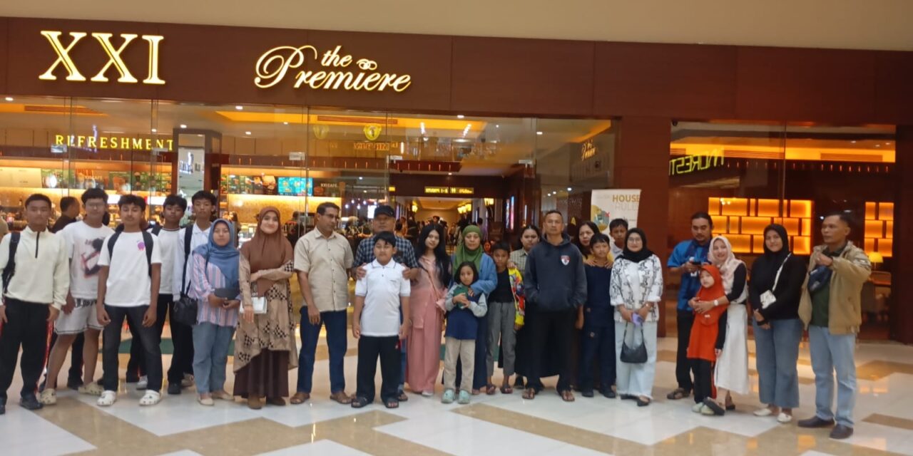 Babinsa Ajak Anak-Anak Nobar Belive