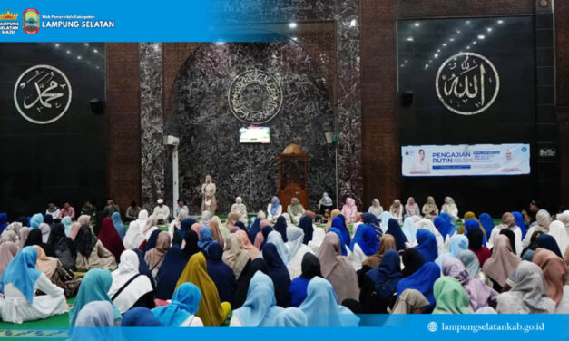 Tim Penggerak (TP) PKK Kabupaten Lampung Selatan menggelar pengajian rutin dalam rangka memperingati Maulid Nabi Muhammad SAW 1447 H/2025 M di Masjid Agung Kalianda,