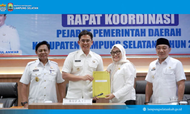 Bupati Lampung Selatan, Radityo Egi Pratama, resmi menunjuk Asisten Pemerintahan dan Kesejahteraan Rakyat, Intji Indriati, sebagai Pelaksana tugas