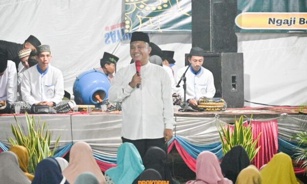 Wabup Pesawaran Ajak Masyarakat Teladani Akhlak Rasulullah Lewat Pengajian Maulid Nabi