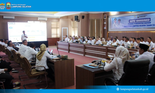 Pemerintah Kabupaten (Pemkab) Lampung Selatan menggelar rapat koordinasi bulanan di Aula Krakatau, kantor bupati setempat