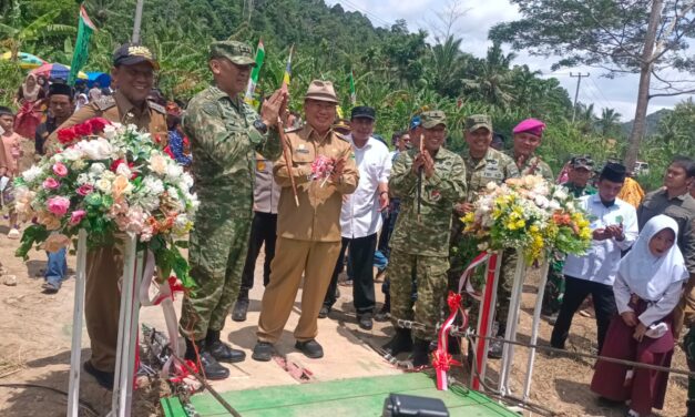 Dandim 0424/Tanggamus Sambut Kunjungan Kerja Pangdam XXI/RI di Peresmian Jembatan Gantung Garuda