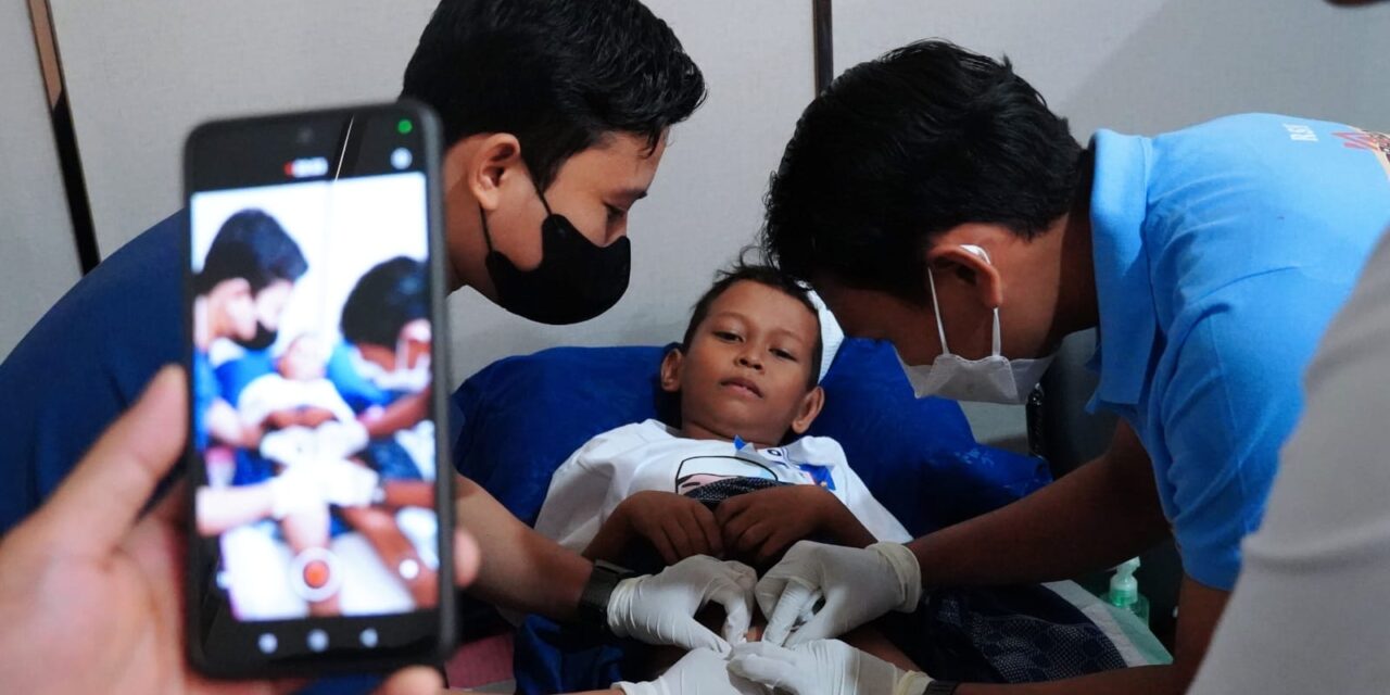 Wakili Gubernur, Sekdaprov Lampung Buka “Khitanan Untuk Negeri 2025” di Masjid Raya Al-Bakrie