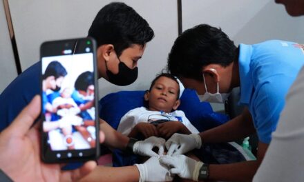 Wakili Gubernur, Sekdaprov Lampung Buka “Khitanan Untuk Negeri 2025” di Masjid Raya Al-Bakrie