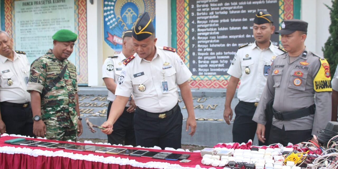 Bersama TNI Polri, Lapas Kotaagung Musnahkan Barang Sitaan Hasil Razia