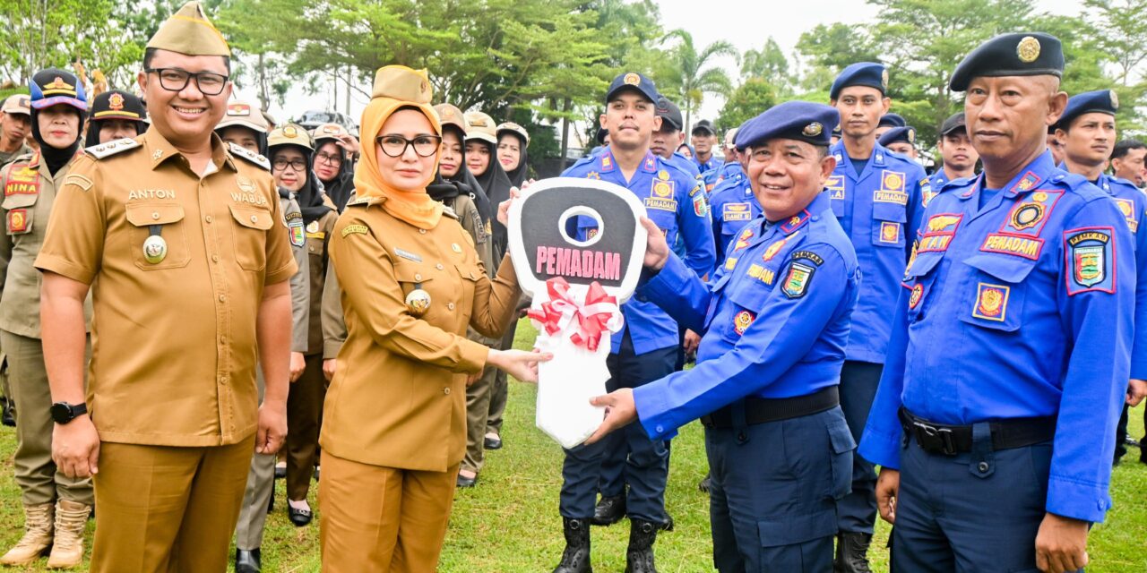 Pemkab Pesawaran Gelar Apel Mingguan Sekaligus Penyerahan Kendaraan Damkar Hibah Pemrov DKI Jakarta