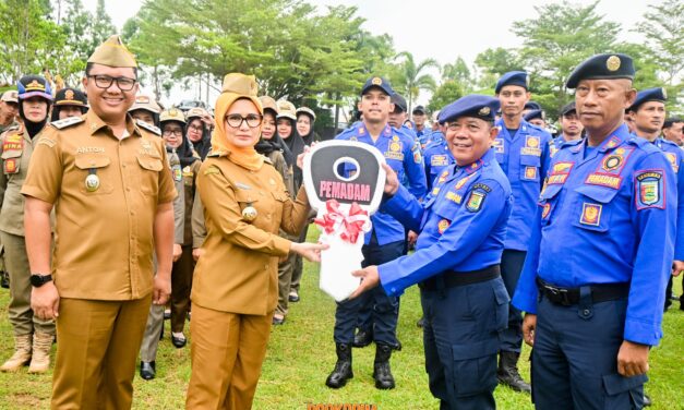 Pemkab Pesawaran Gelar Apel Mingguan Sekaligus Penyerahan Kendaraan Damkar Hibah Pemrov DKI Jakarta