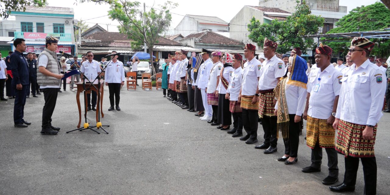 Dilantik di Tengah Pasar, Bupati Egi Ingatkan Pejabat soal Realitas Pengabdian