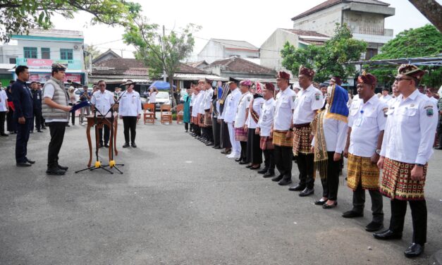 Dilantik di Tengah Pasar, Bupati Egi Ingatkan Pejabat soal Realitas Pengabdian