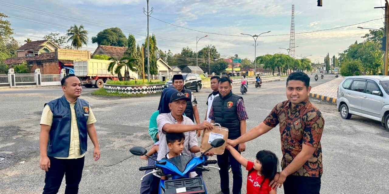Sat Reskrim Polres Lampung Tengah Tebar Kepedulian, 300 Paket Takjil Dibagikan di Jalur Lintas Sumatera