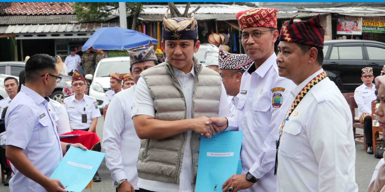 Dilantik di Tengah Pasar, Bupati Egi Ingatkan Pejabat soal Realitas Pengabdian