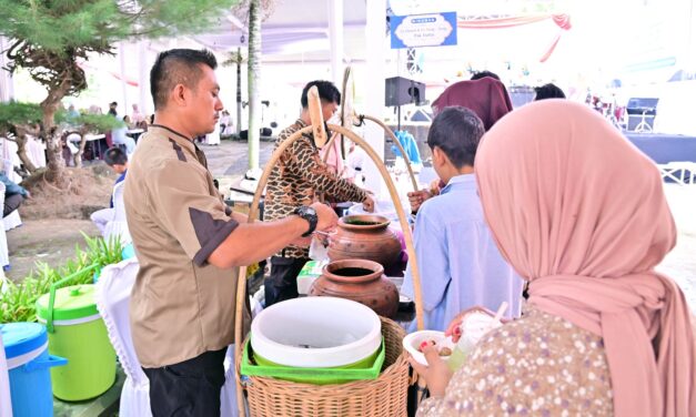 Halalbihalal di Lamban Rakyat Jadi Berkah UMKM, Dagangan Ludes Diborong dan Dibagikan Gratis